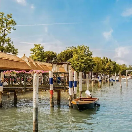 Modern Seaside Flat By The Pool Вилла *