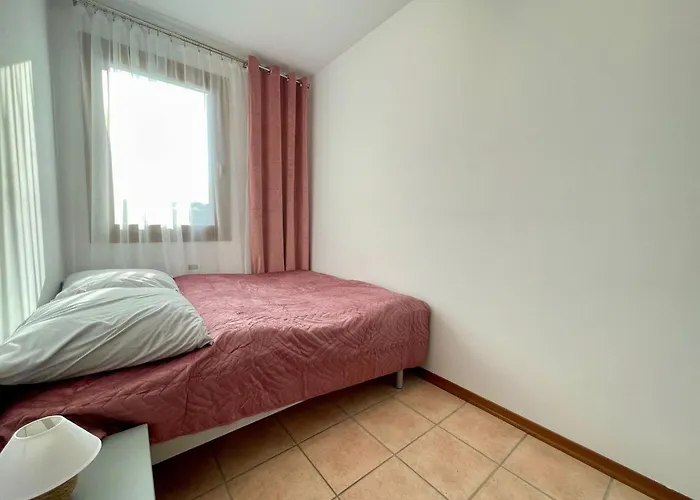 וילה Modern Seaside Flat By The Pool