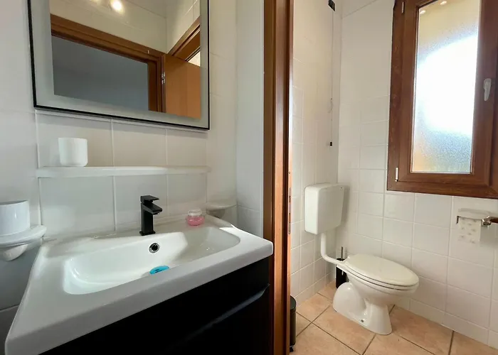 Modern Seaside Flat By The Pool *