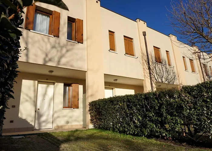 Modern Seaside Flat By The Pool