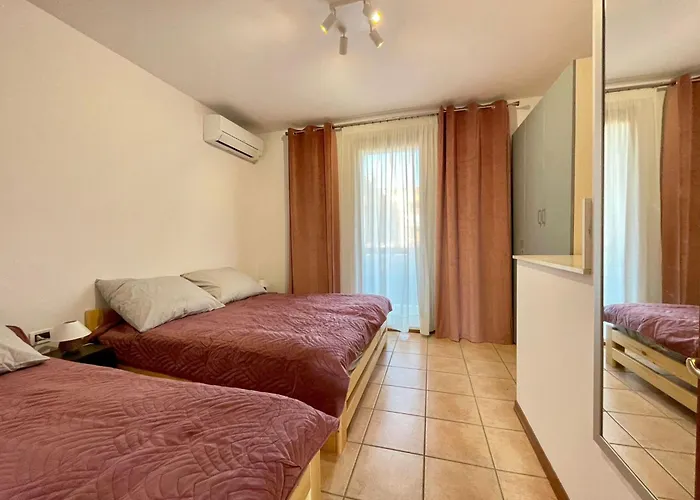 Modern Seaside Flat By The Pool וילה קאורלה