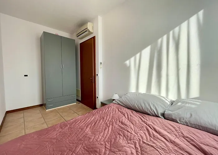 Modern Seaside Flat By The Pool