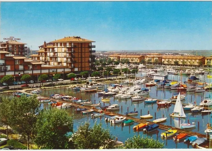 Modern Seaside Flat By The Pool * קאורלה