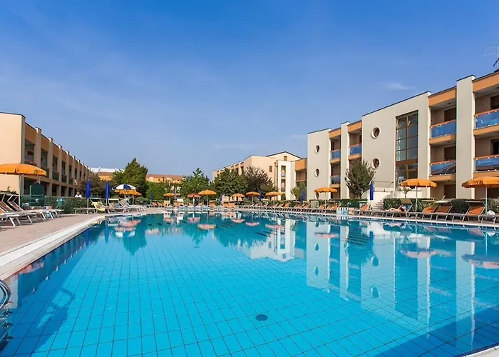 וילה Modern Seaside Flat By The Pool קאורלה