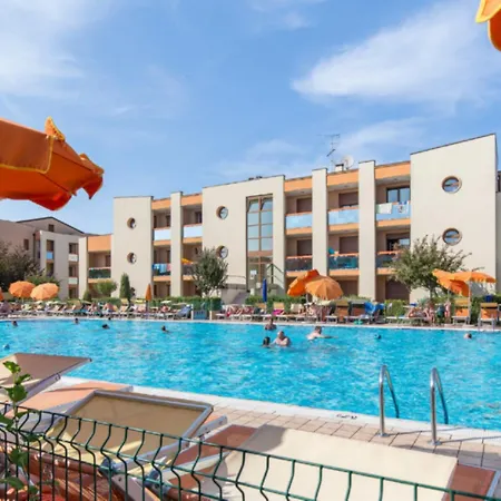 Vila Modern Seaside Flat By The Pool Caorle